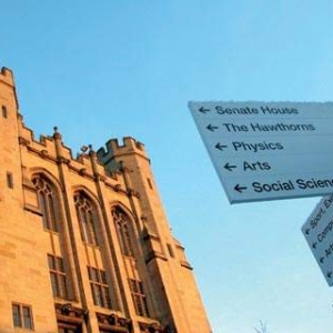 Ӣ����ѧ��Ѷ������˹�д�ѧ��һ���̿����רҵ�����ر�