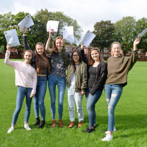 ����������У��Ҫ������������