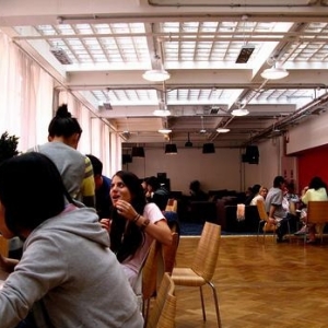 �����˷���Ӣ����У���Լ���