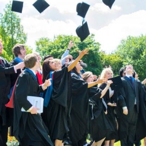 Ӣ����ѧ����ôѡרҵ