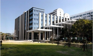 �ձ���ѧ������У��Ӧ���������