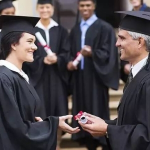 加拿大硕士学费及热门大学硕士申请条件