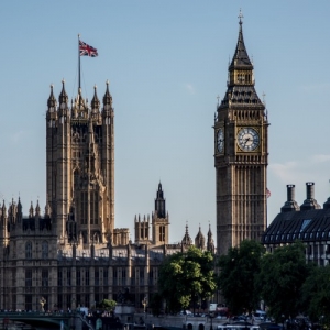 ���к�����ڶ�ʱ����׼��Ӣ���������